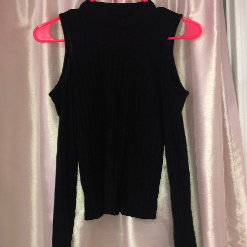 American Eagle Black Shoulder Cutout Shirt